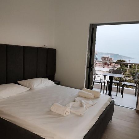 Petros Rooms Himare Exterior photo
