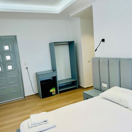 Petros Rooms Himare Exterior photo