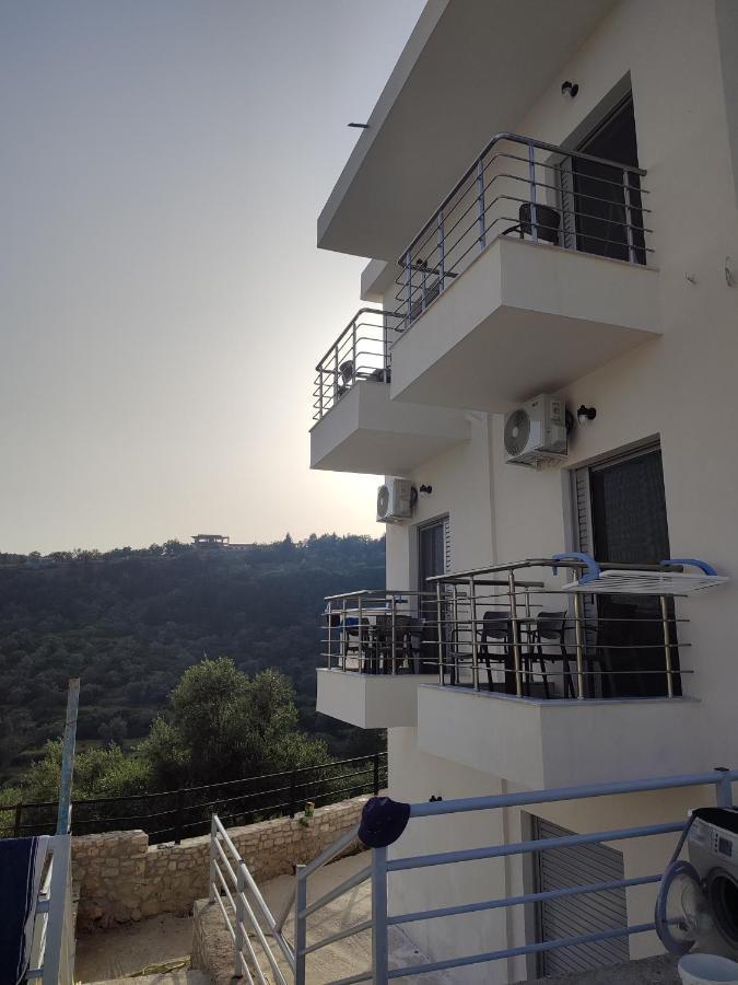Petros Rooms Himare Exterior photo