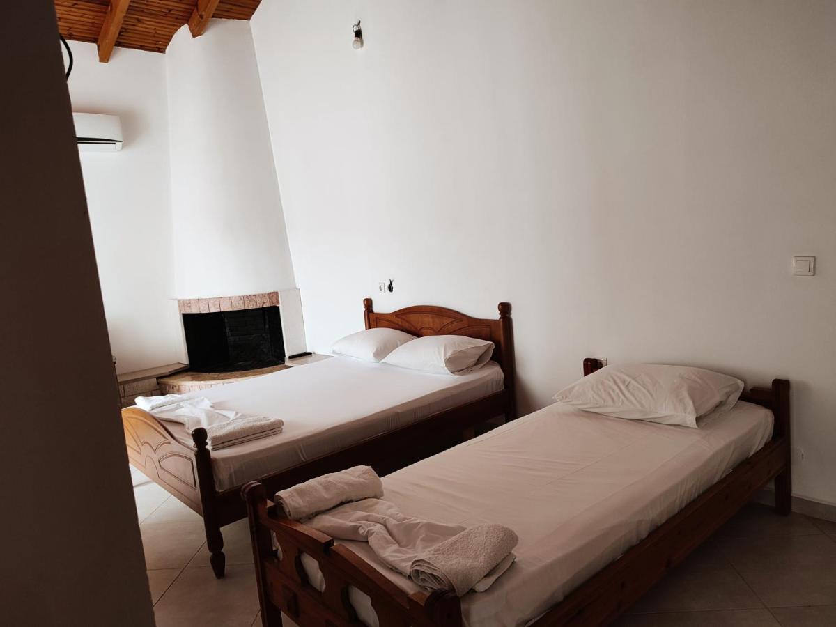 Petros Rooms Himare Room photo