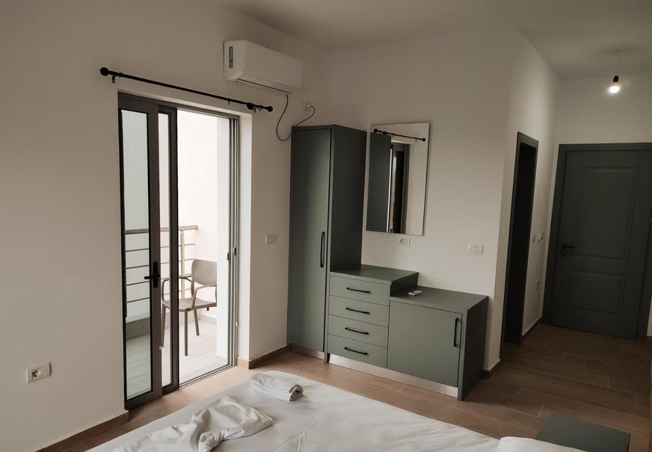 Petros Rooms Himare Exterior photo
