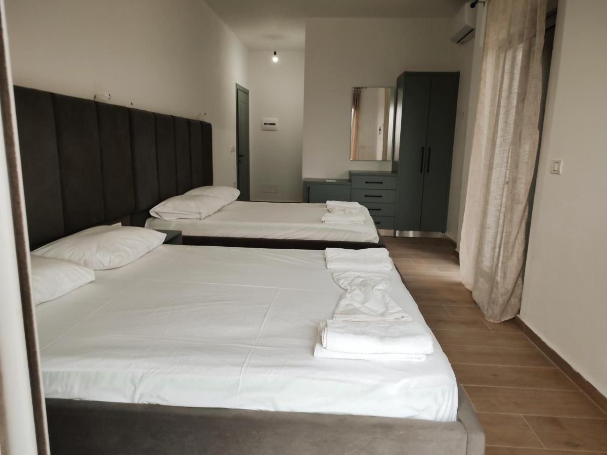Petros Rooms Himare Exterior photo
