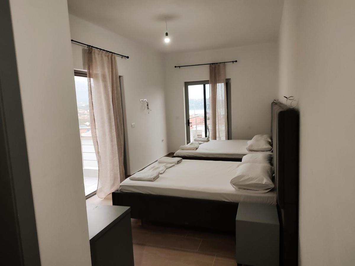 Petros Rooms Himare Exterior photo