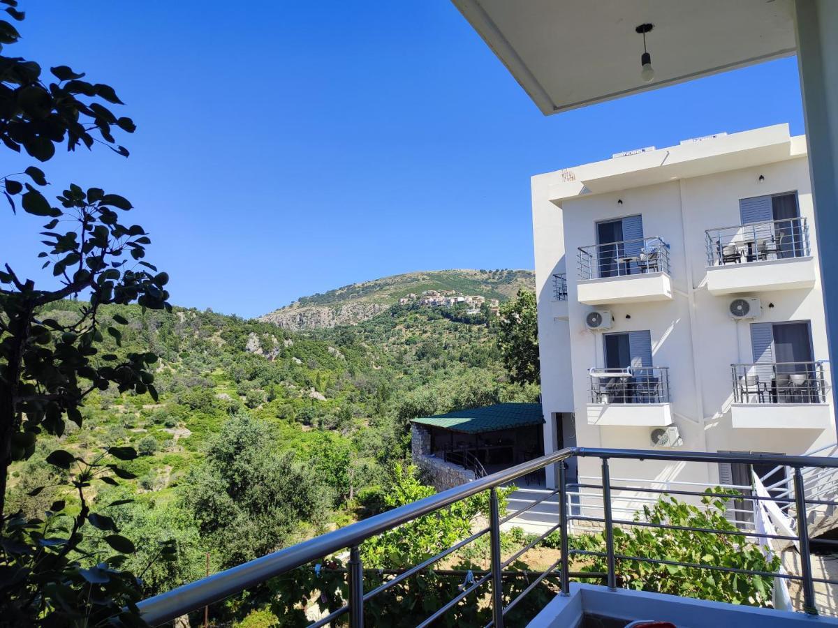 Petros Rooms Himare Exterior photo