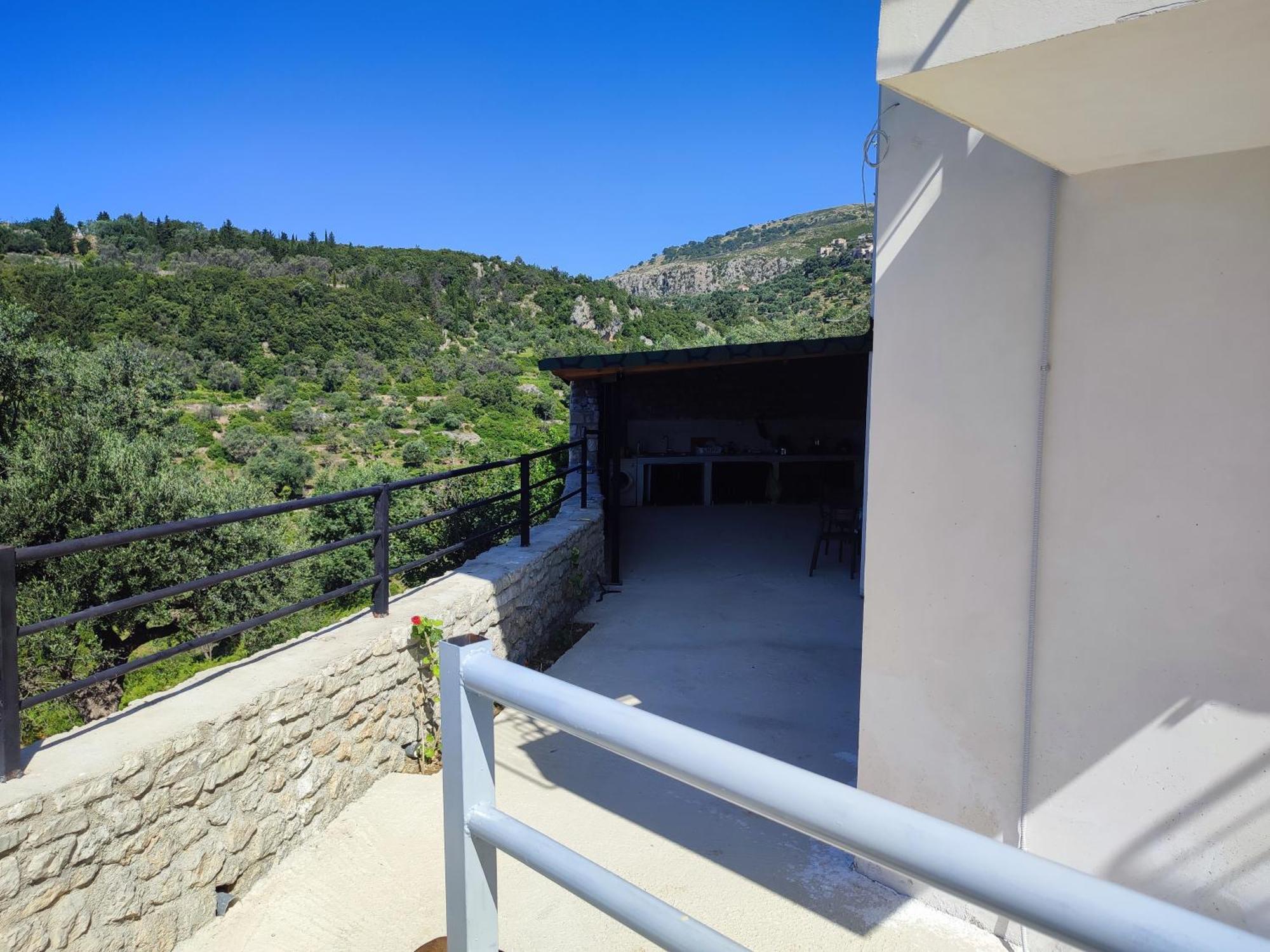 Petros Rooms Himare Exterior photo