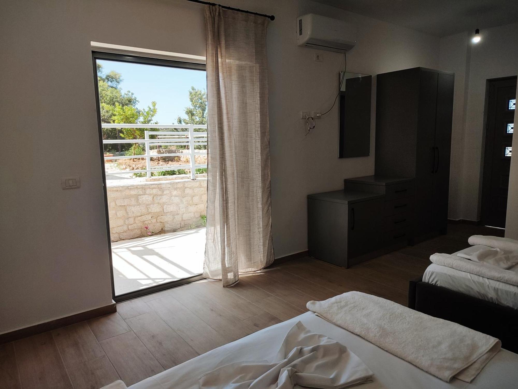 Petros Rooms Himare Room photo