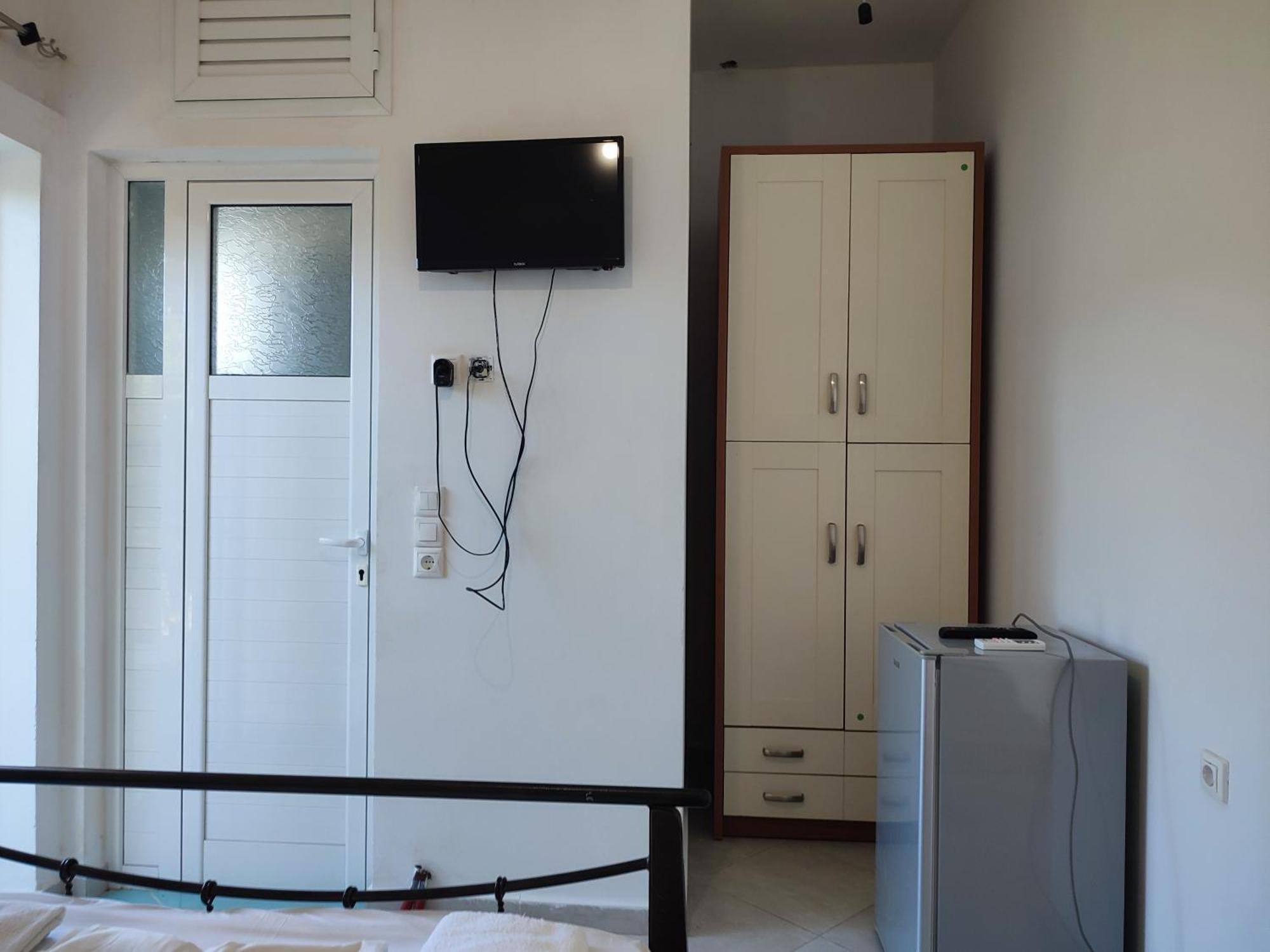 Petros Rooms Himare Room photo