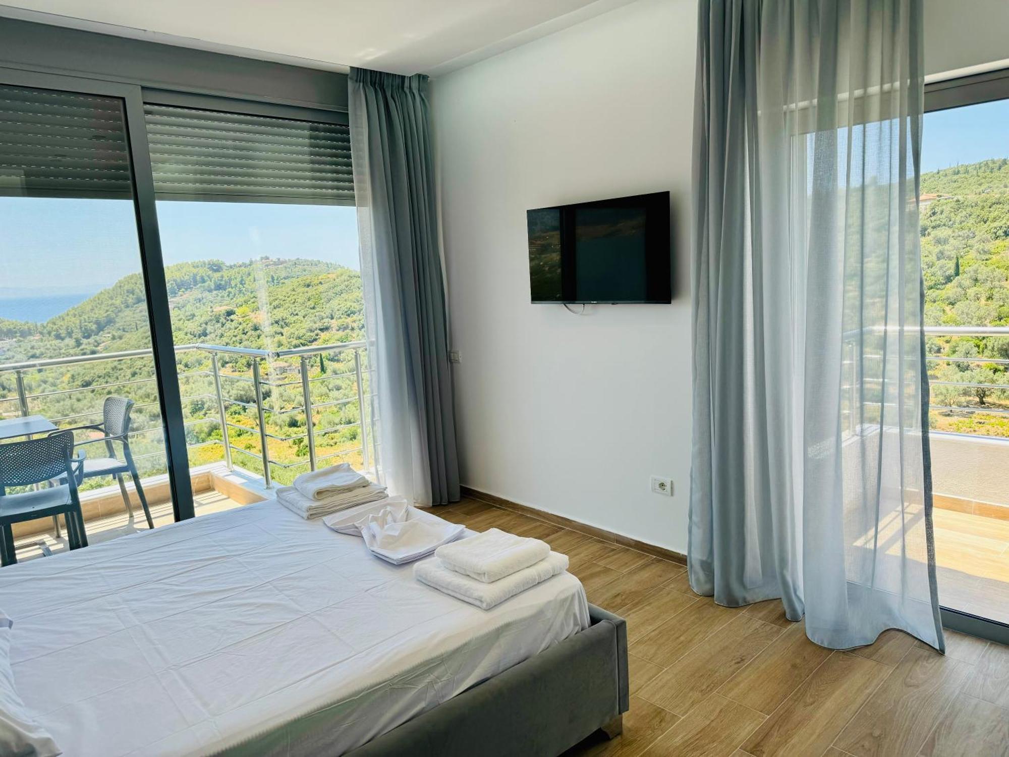 Petros Rooms Himare Exterior photo