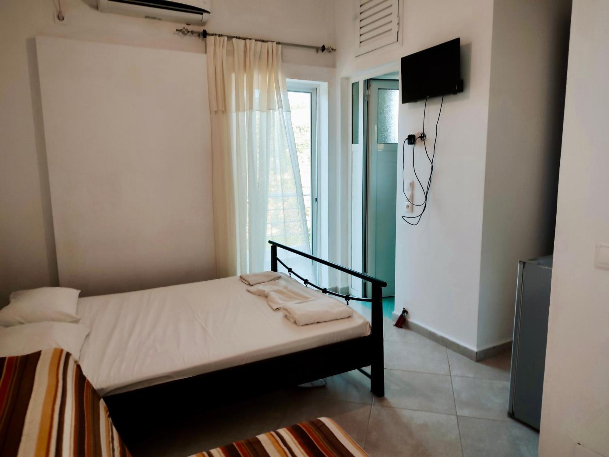 Petros Rooms Himare Exterior photo