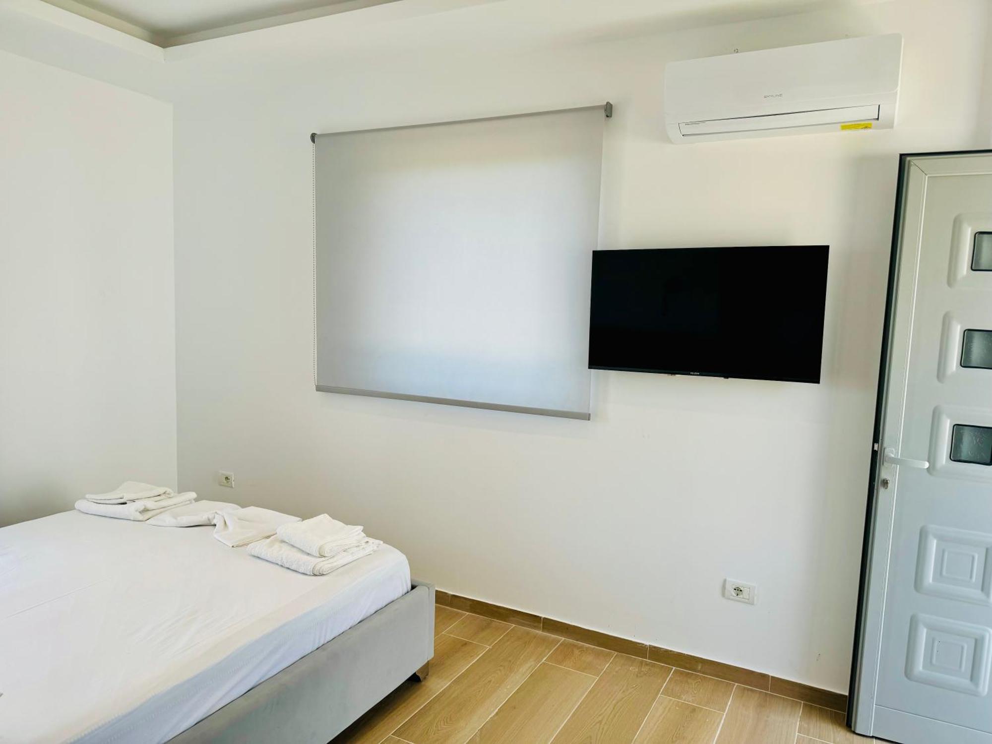 Petros Rooms Himare Exterior photo